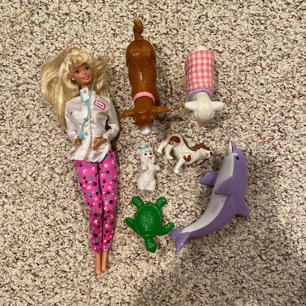 *SALE* Lot of Barbie animals and vet